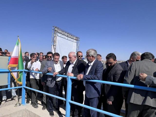 وزیر نیرو سد انحرافی و کانال انتقال آب نجف‌آباد جیرفت را افتتاح کرد