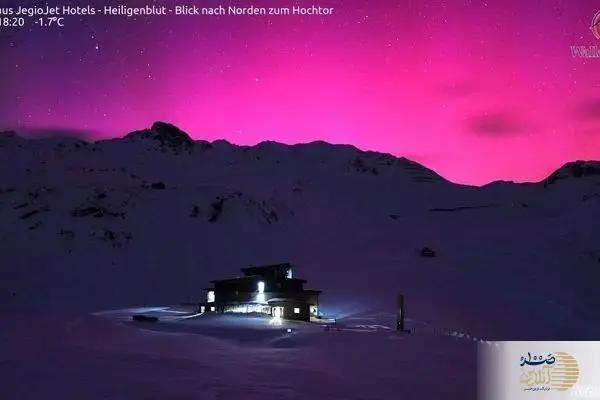 ببینید/ شفق قطبی نادر در آسمان آلپ! /صحنهای که هرگز فراموش نمیکنید