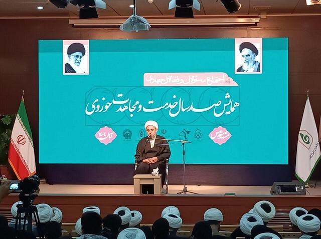 مشاور مدیر حوزه‌های علمیه : ایستادگی مقابل زیاده‌خواهی غرب موجب رشد می‌شود