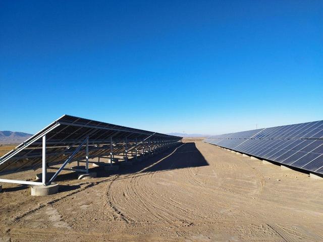 آغاز مراحل اجرای نیروگاه خورشیدی ۵۰۰ مگاواتی در زنجان