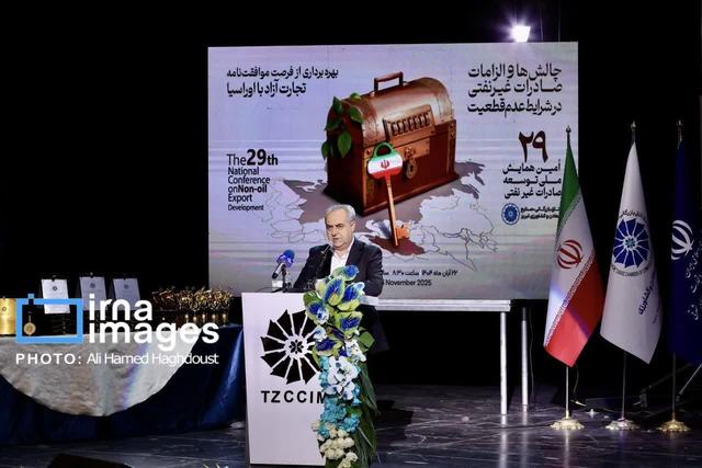 استاندار آذربایحان شرقی: مجوز واردات نهاده‌های دامی به فعالان اقتصادی استان اعطا می‌شود