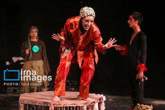 مدیرکل دفتر هنرهای نمایشی: تئاتر ظرفیتی برای احیای ارزش‌های فرهنگی است