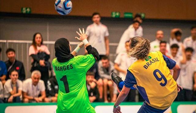 فوتسال قهرمانی دانش‌آموزان جهان؛ شکست میلیمتری دختران ایران برابر برزیل