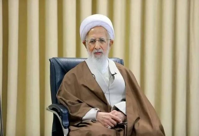 درخواست آیت‌الله جوادی آملی از مردم برای اقامه نماز باران