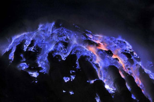 آتشفشان آیجن (Ijen) اندونزی+فیلم