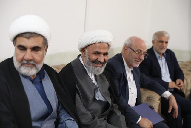 اعضا کمیسیون اصل نود با خانواده شهید شیرخانی دیدار کردند