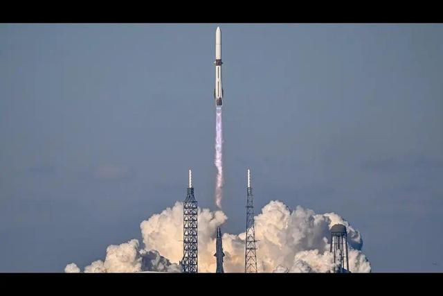 موشک «نیو گلن» پرتاب شد