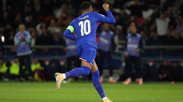 واکنش جالب ام‌باپه بعد از رسیدن به ۴۰۰ گل در فوتبال