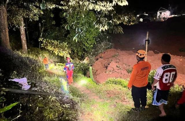 رانش زمین در اندونزی؛ ۲ کشته، ۲۱ مفقود و تخریب ده‌ها خانه تاکنون