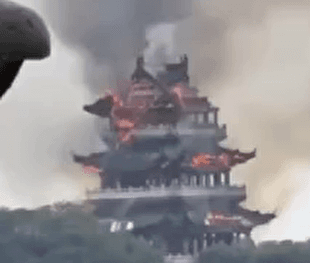 معبد با قدمت۱۵۰۰ ساله در آتش سوخت