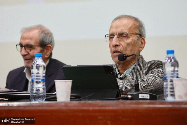 هادی خانیکی: دولت نمی‌تواند از حامیانش حمایت و حتی استفاده کند/ ذهن من بر «اکنون خطیر ایران» متمرکز شده / دنبال احیای امید اجتماعی باشیم