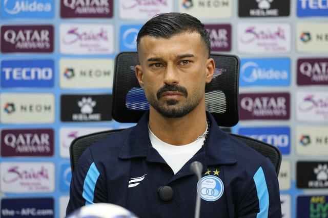 عکس| لباس استقلال بر تن پدر پرسپولیسی رامین رضاییان