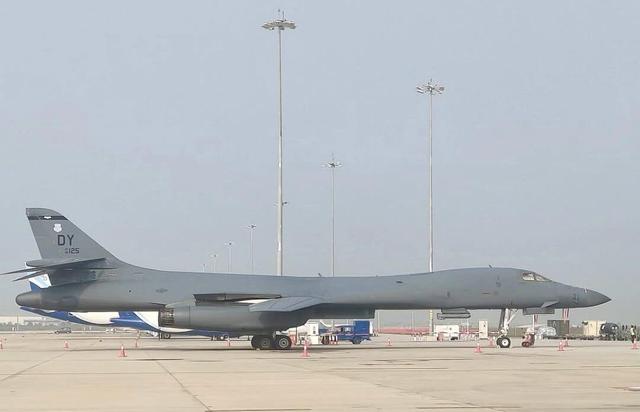 تصاویر استقرار بمب افکنB_1B آمریکا در این کشور آسیایی توجه‌ها را به خود جلب کرد + فیلم