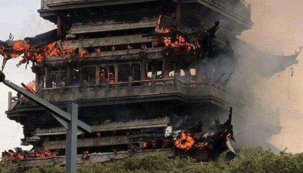 معبد ۱۵۰۰ ساله در آتش سوخت + ویدئو