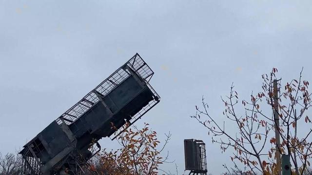 سامانه سنگین آتش‌افکن ТОС-3 بر روی شاسی تانک تی-۸۰ + تصاویر