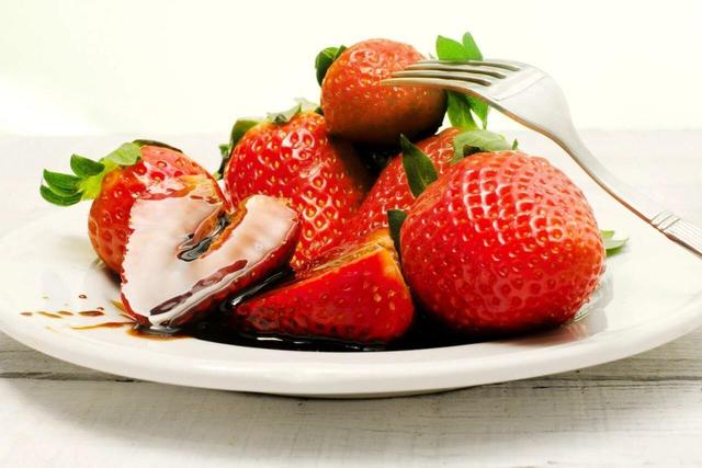 ۵ ماده غذایی در خطر انقراض؛ با کاکائو و توت فرنگی خداحافظی کنید!