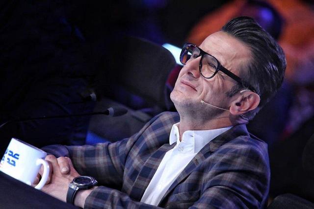 تیپ متفاوت امین حیایی در اصفهان با کاپشن چرم + عکس