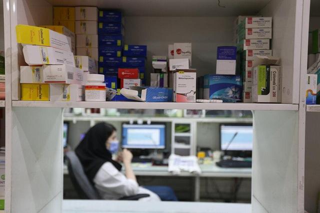 مسئول داروخانه بیماران خاص: بیماران به بازار آزاد پناه بردهاند