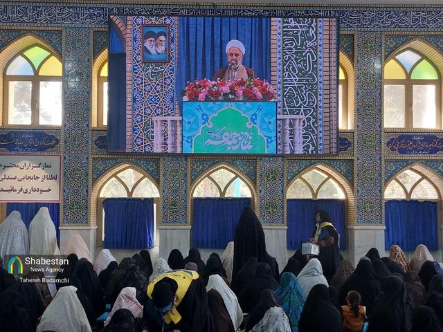 بانوان محجبه مبلّغ پوشش زهرایی هستند