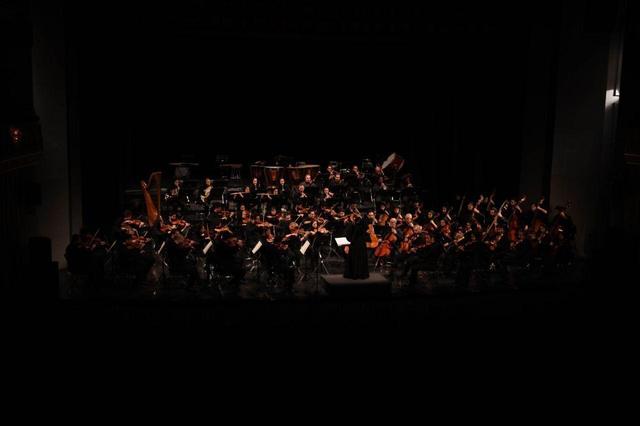 درخشش بانوان در تالار وحدت / ارکستر سمفونیک تهران «دیار سیمرغ» را روی صحنه برد