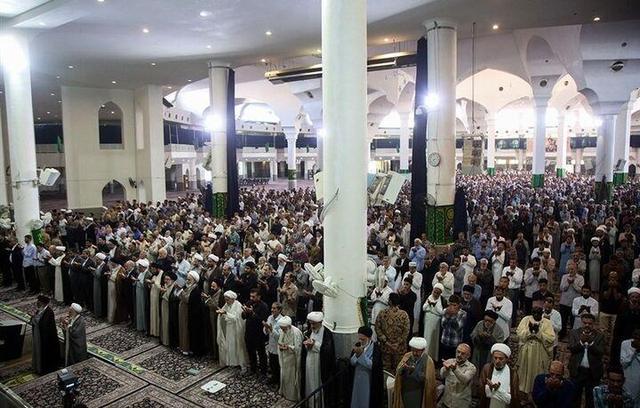 نماز طلب باران در قم اقامه شد