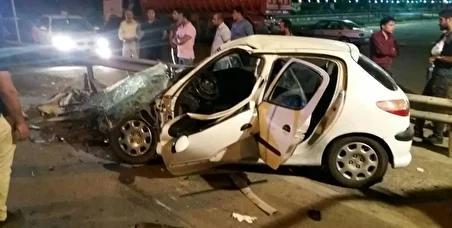 ببینید| رانندهای در شیراز پژو ۲۰۶ آسیبدیده را وسط خیابان راند!