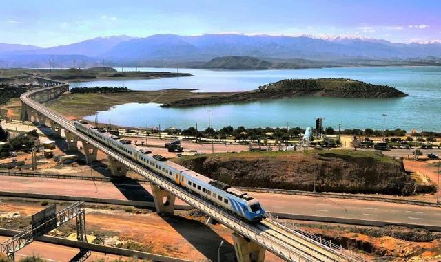 جهش تقاضا برای اتوبوس و قطار در پی لغو هزاران پرواز در آمریکا