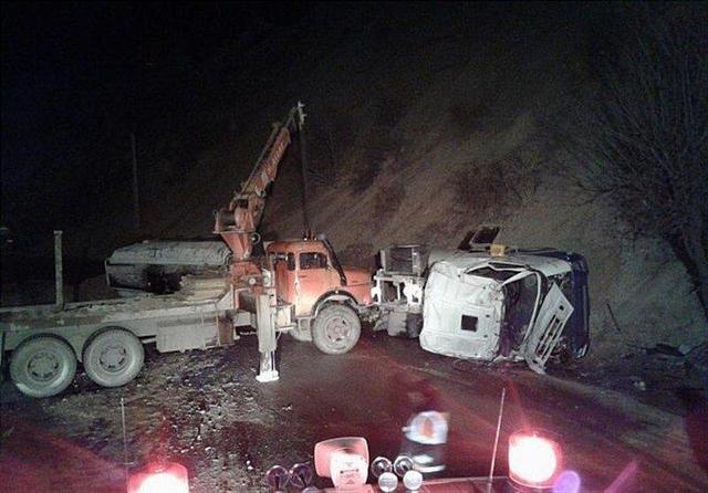 آشوری: تانکر بنزین در محور اراک–قم واژگون شد؛ اولویت تخلیه و ایمن‌سازی