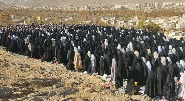 نماز باران در اراک اقامه شد؛ اشک و امید مردم زیر آسمان غبارآلود