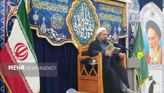 رفعتی: سیره فاطمه زهرا(س) چراغ راه جامعه در عصر جنگ نرم است