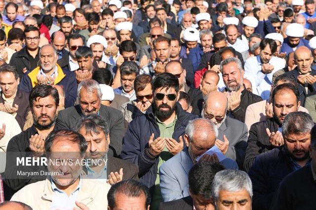 نماز طلب باران در صحن مسجد جامع روستای گریوان