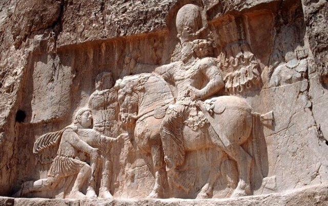 مجسمه والرین؛ واقعیت یا خطای تاریخی؟