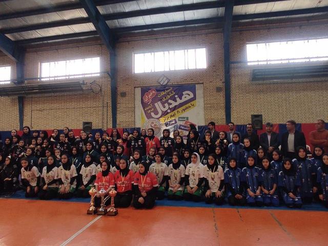 مسابقات کشوری هندبال دختران با قهرمانی تیم قم به پایان رسید