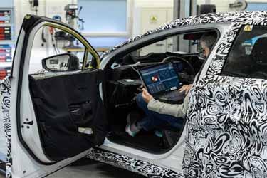 نیسان با هوش مصنوعی، زمان آزمون خودروهای برقی را نصف می‌کند