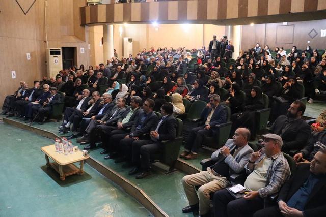 شب طنز و فکاهی در استهبان برگزار شد