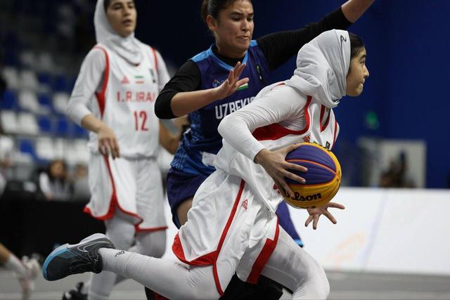 سرمربی بسکتبال سه نفره: دختران ایران در بحرین تاریخ‌سازی کردند/ استرس، قهرمانی را ما گرفت