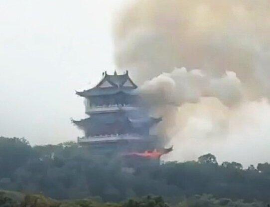 معبد ۱۵۰۰ ساله چین در شعله‌های آتش نابود شد! +ویدیو