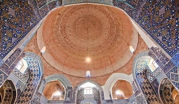  فیروزه‌ای به رنگ مقرنس‌های اصفهان