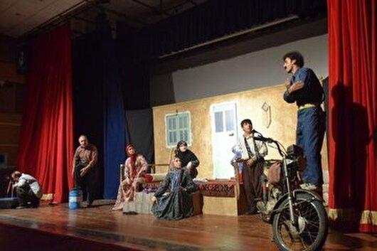 جشنواره استانی تئاتر ایلام فعالیت خود را آغاز کرد/ ۴ اثر با رویکرد دفاع مقدس و ایثار و شهادت تولید شدهاند