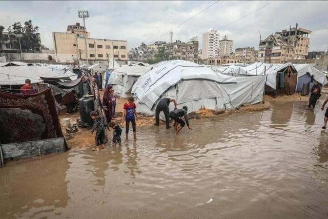 سازمان ملل: باران چادر آوارگان غزه را زیر آب برد