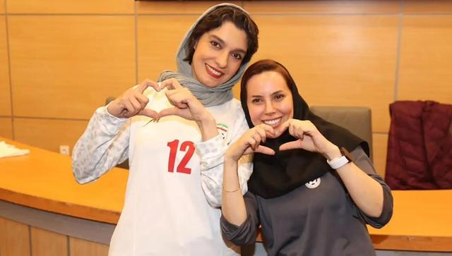 پیراهن شماره ۱۲ تیم ملی فوتسال بانوان به الیکا عبدالرزاقی رسید/ بازیگر، مهمان ویژه اردوی ملی (عکس)