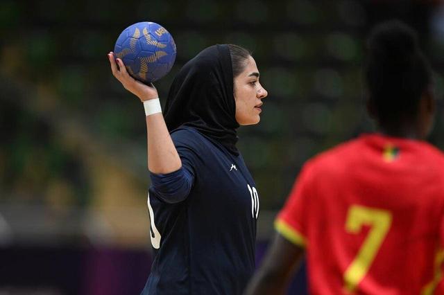 صعود زنان هندبال ایران به نیمه نهایی بازی‌های کشورهای اسلامی با شکست گینه