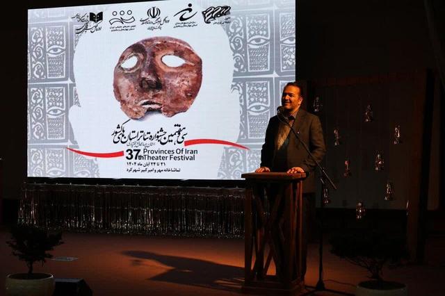 استقبال مردم از تئاتر، دلیلی برای روشن‌ نگه‌داشتن چراغ‌ سالن‌های نمایش