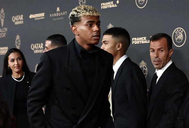 عکس| یامال یک برادر گمشده دارد!