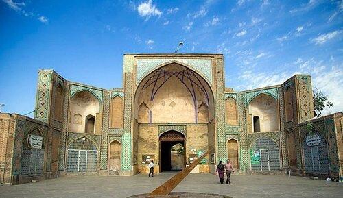 بنرهای حجاب در مسجد جامع قزوین برای حفاظت از بنای تاریخی جمعآوری شد