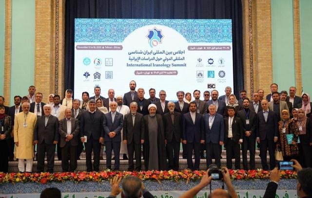 ایران سرزمین مقاومت است نه تسلیم، کرنش و اطاعت/ ۵۰ ایرانشناس از ۲۲ کشور