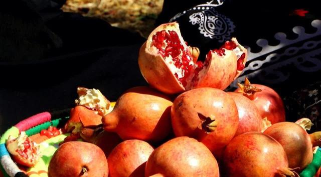 چرا بعد از خوردن انار سردرد می‌گیریم؟