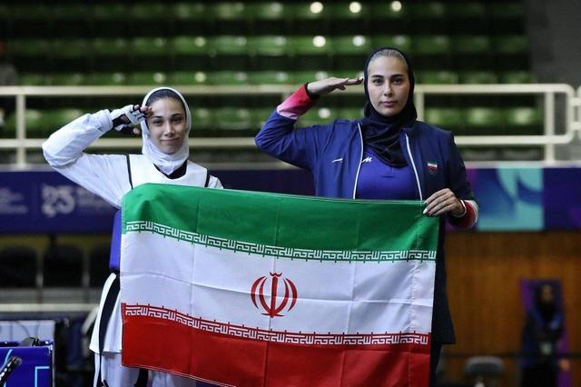 ببینید | سلام نظامی مهروز ساعی و ساینا کریمی پس از کسب مدال طلای تکواندو