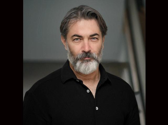 پارسا پیروزفر، مجتبی جباری و همسرش | حرفهای پیروزفر درباره کتاب جدیدش | ببینید