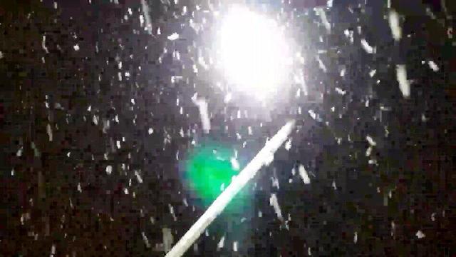 نخستین برف پاییزی در تهران + ویدئو